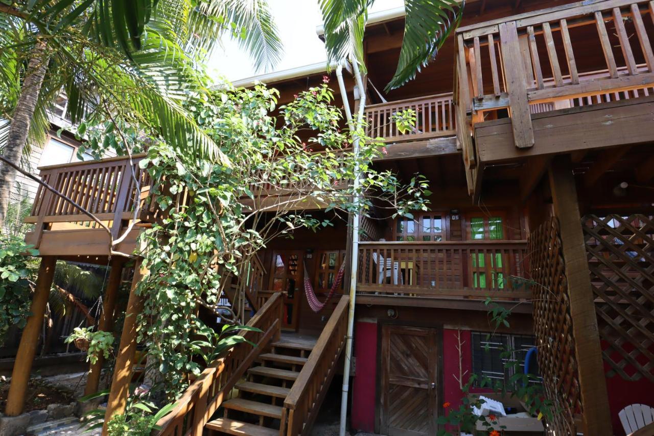 Seabreeze Inn Вест-Энд Экстерьер фото